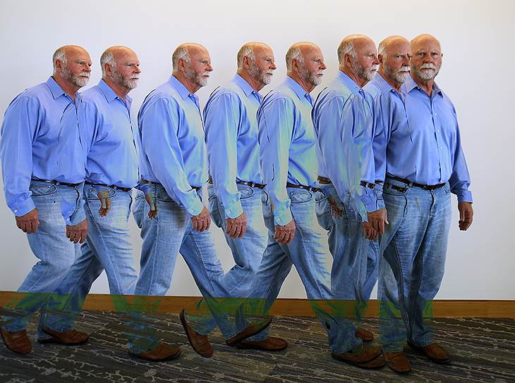 Генетик Крейг Вентер сумел размножить своих клонов пока только на фото, но уже в скором времени мозг человека можно будет скопировать и переселить в другие оболочки 
