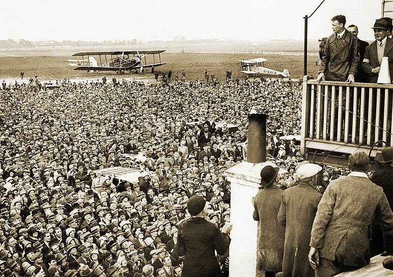 Люди, встречавшие как героя перелетевшего 20-21 мая 1927 года через Атлантику Чарльза Линдберга, вряд ли могли себе представить, что через 30 лет такие рейсы станут регулярными 
