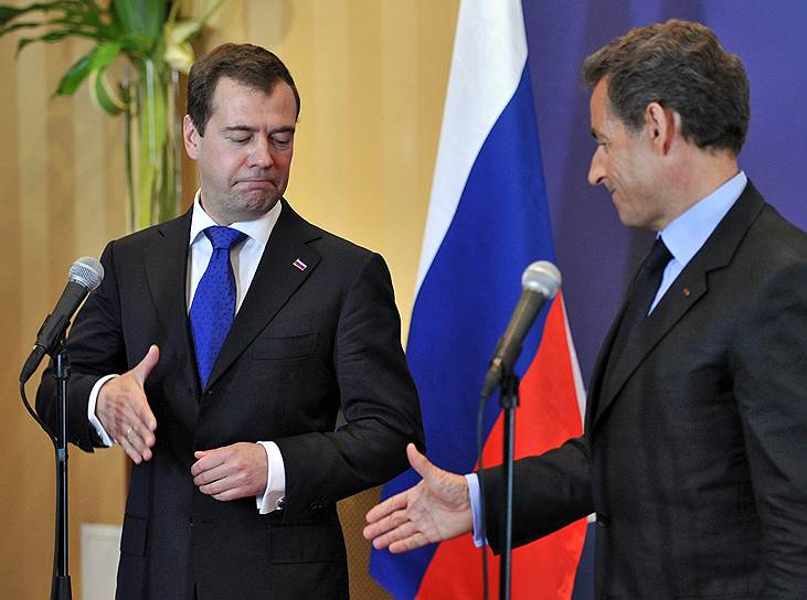 Дмитрий Медведев (слева) и Никола Саркози, будучи президентами, придавали договору о Mistral особое значение 
