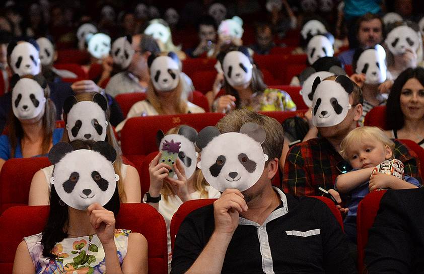 Пытаясь поддержать отечественные фильмы за счет налога на зарубежные, власти рискуют оказать российской киноиндустрии медвежью услугу 

