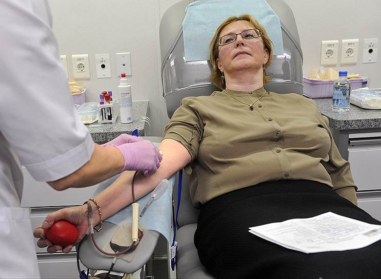 Вероника Скворцова готова защищать честь российского здравоохранения до последней капли крови