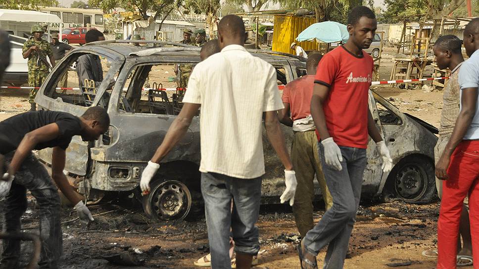 Последствия атаки террористов примерно одинаковы во всех странах мира, будь то Нигерия (на фото) или Франция. Отличия только в резонансе 
