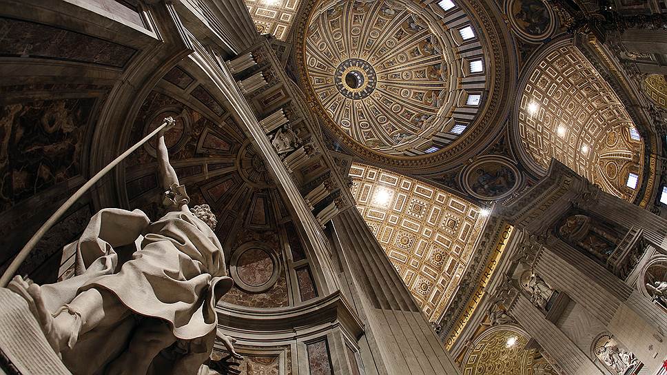 В апогее эпохи Возрождения с воодушевлением было воспринято предложение снести построенную в IV веке н. э. базилику Святого Петра в Риме и воздвигнуть на ее месте собор 
