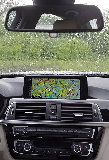 Навигационная система BMW умеет предупреждать о загруженности дорог