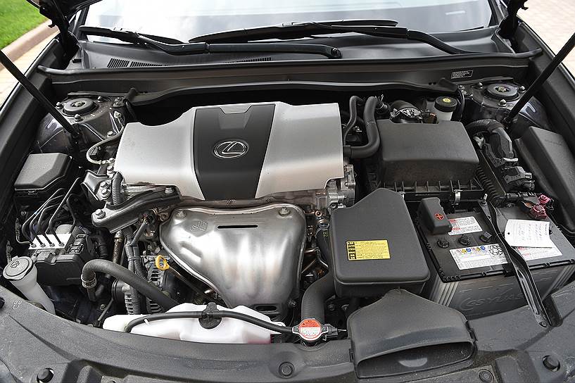 Двухлитровый двигатель впервые на Lexus ES, раньше самым младшим мотором был агрегат объемом 2,5 л мощностью 184 л. с.