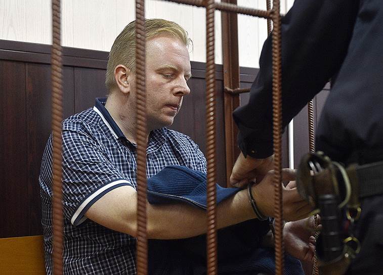 Гендиректора РАО Сергея Федотова обвиняют в мошенничестве, а сам он полагает, что РАО подверглось рейдерскому захвату