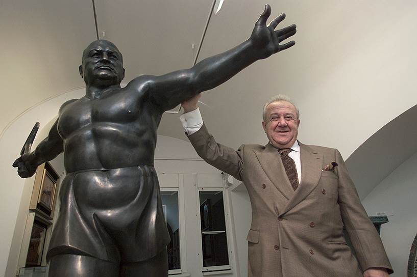 Дружба с Юрием Лужковым сделала Церетели самым богатым российским скульптором