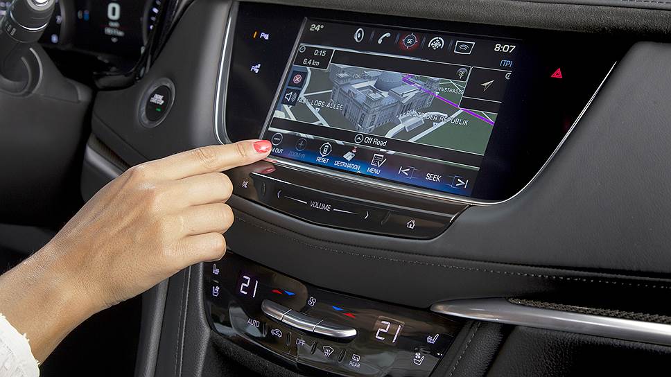 Новый вариант системы CUE работает гораздо бодрее и поддерживает Apple CarPlay и Android Auto