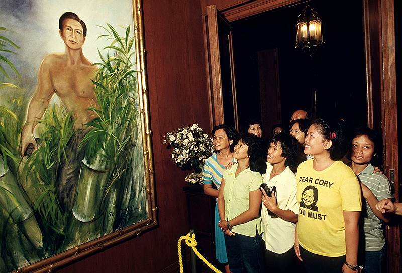 В президентском дворце было множество ценных полотен, однако почти все они исчезли — следователи нашли лишь несколько картин малоизвестных художников 
