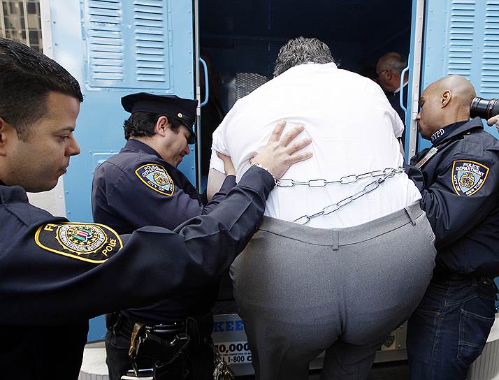 Правоохранители с брюшком -- тоже явление нередкое, хотя им и нужно сдавать нормативы по физподготовке