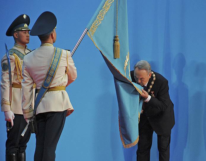 Президент Нурсултан Назарбаев правит страной уже 25 лет
