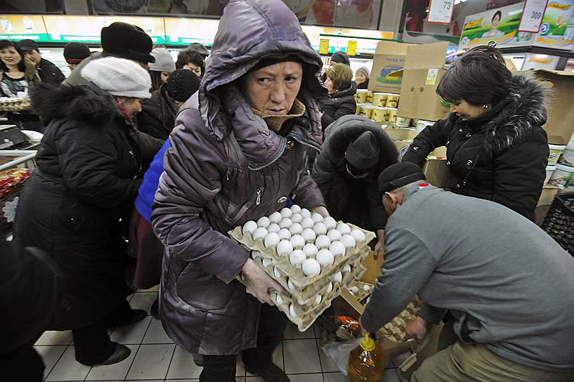Дешевый российский импорт заполняет полки казахстанских магазинов. Собственное производство стагнирует из-за слишком дорогого тенге
