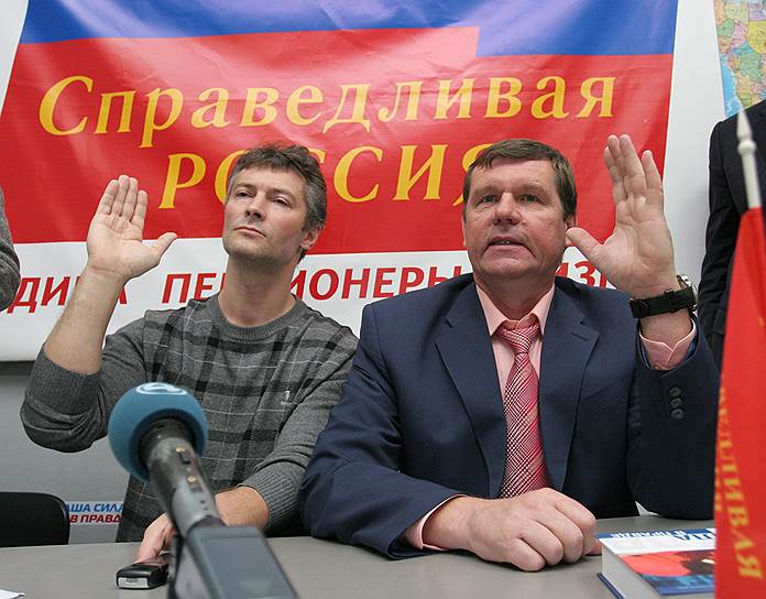 Новиков любит подчеркивать, что среди любителей шансона — руководители любого уровня (на фото слева — мэр Екатеринбурга Евгений Ройзман) 