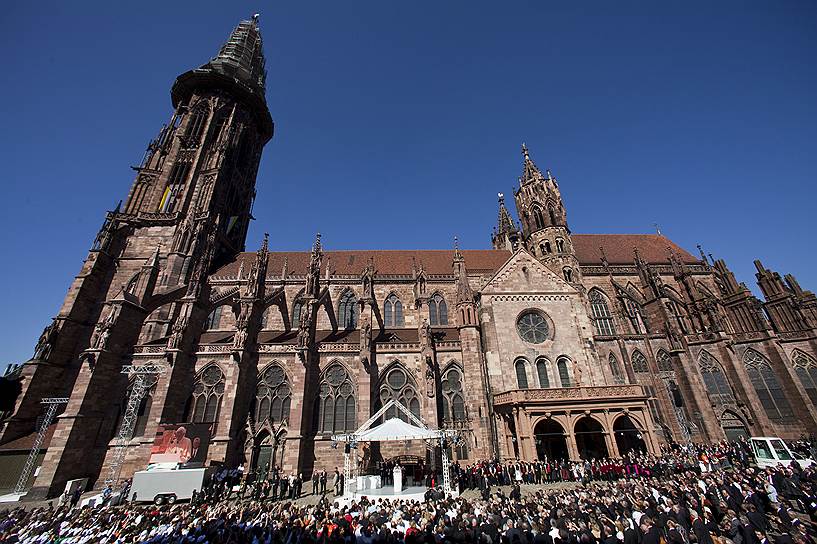 Фрайбургский собор относится к распространенному в южной Германии однобашенному типу