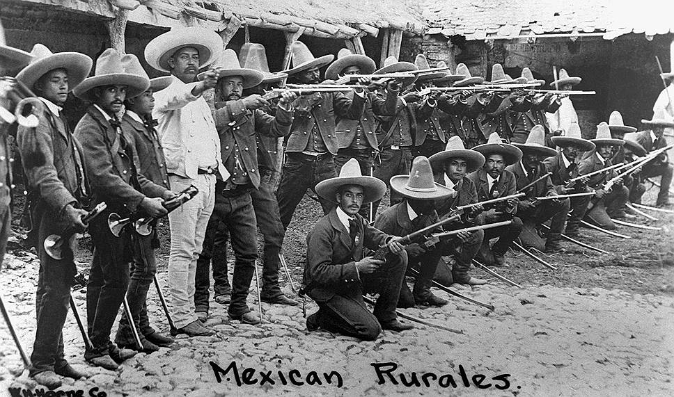 С 1929 по 2000 год политический режим в Мексике базировался на доминировании Институционально-революционной партии (PRI), идеологической наследницы революции