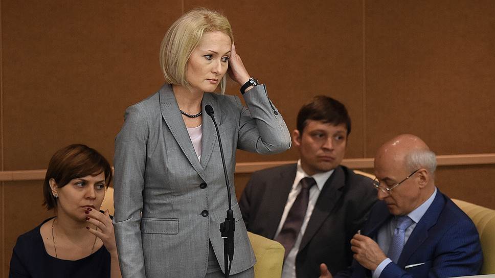 Глава Росреестра Виктория Абрамченко должна была обеспечить одновременную постановку на кадастровый учет и регистрацию прав собственности на недвижимость. Однако участники рынка утверждают, что система не работает, а заявки на постановку на кадастровый учет зависли в ведомстве