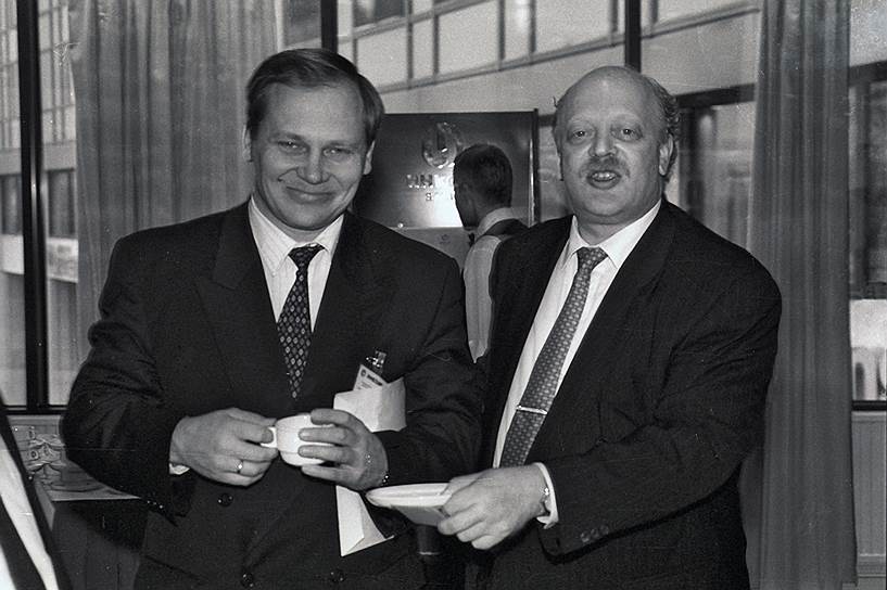 Глава Инкомбанка Владимир Виноградов (на фото слева) и глава банка «СБС-Агро» Александр Смоленский были из тех, кто смог превратить банк не просто в успешный бизнес, но и инструмент политического влияния