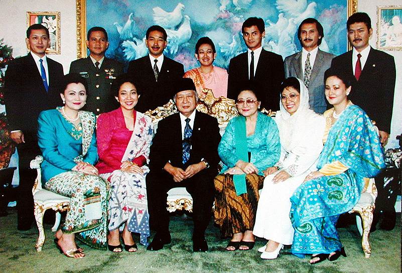Диктатор Сухарто относился к стране как к семейному бизнесу
