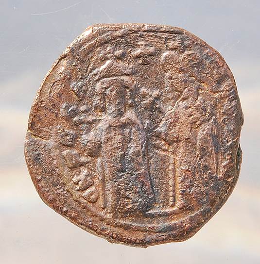 Монета (фоллис) императора Византии Фоки (602-610 годы). Отчеканена в Антиохии в 608-609 годах 
