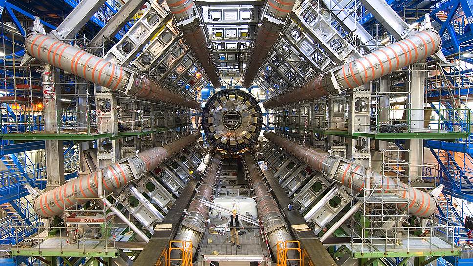 Эксперимент ATLAS в CERN — одна из площадок для изучения тяжелых кварков 
