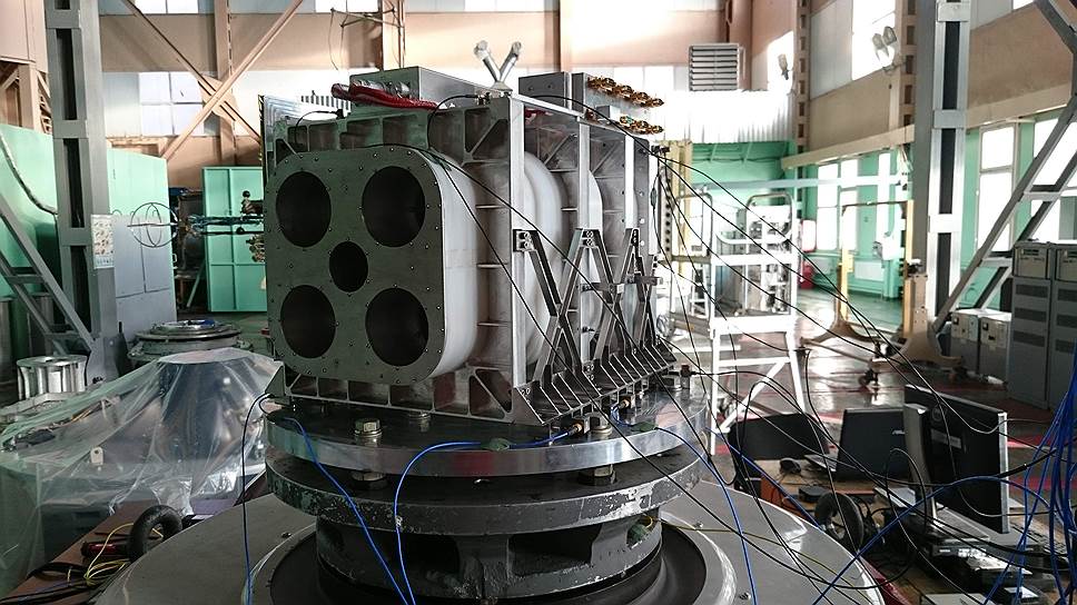 Главная задача нейтронного телескопа FREND -- на основании потоков нейтронов установить содержание водорода и воды в марсианском грунте 
