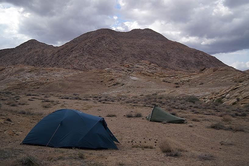 Лагерь энтомологов в горах Увход-Уул в Юго-Западной Монголии 
