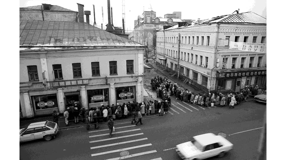 Москва, Сретенка, очередь за хлебом, 1991 год