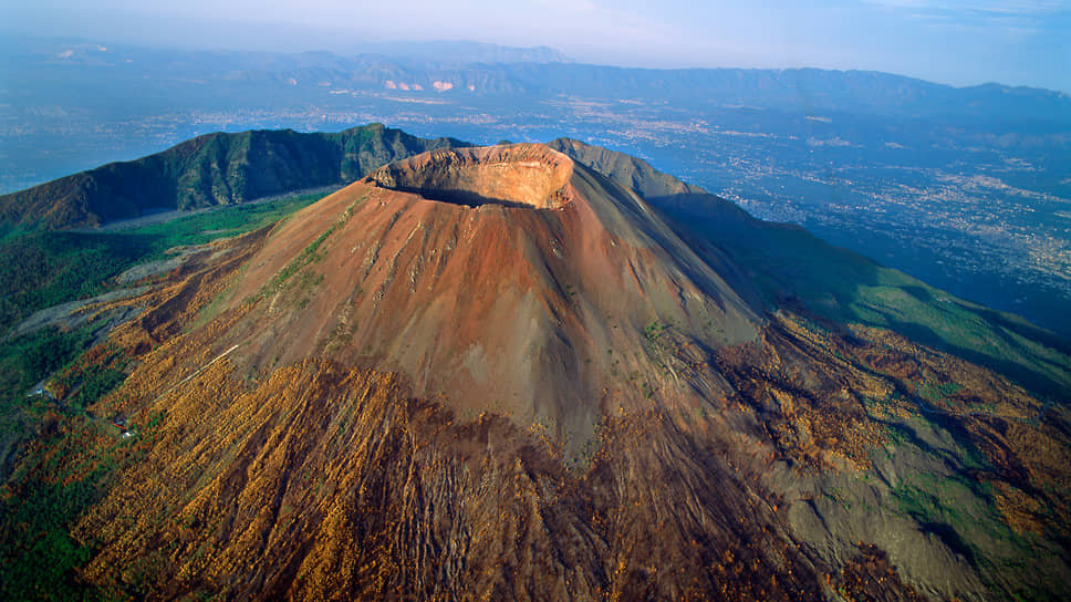 Кратер вулкана Везувий, Италия 