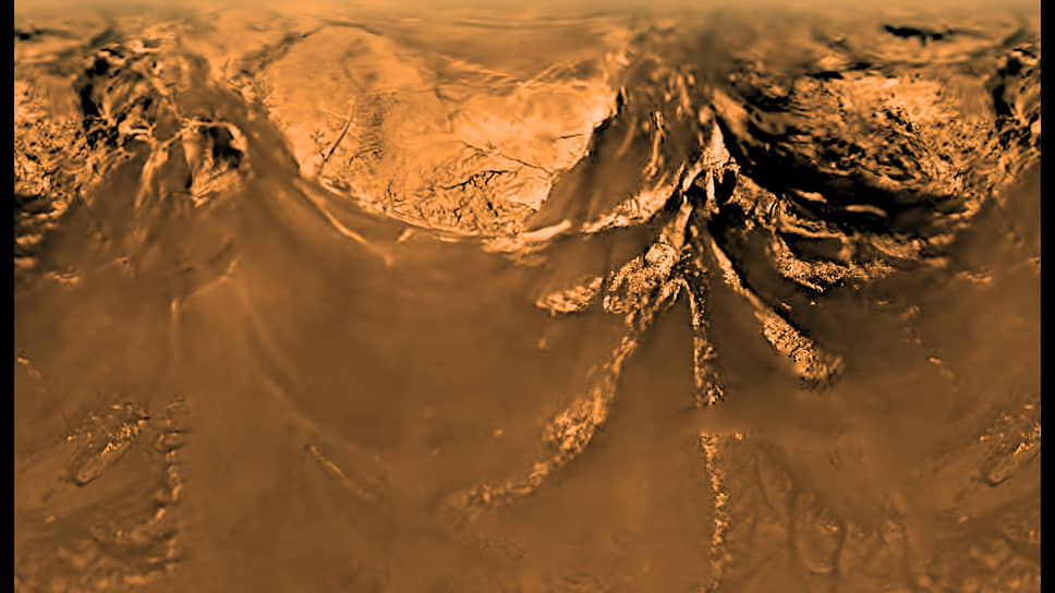 Изображение поверхности Титана на основе снимков «Гюйгенса» с высоты 10 км во время снижения с парашютом