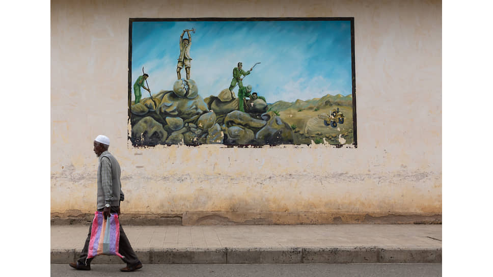 Настенная фреска с аллегорическим изображением борьбы с Эфиопией, город Кэрэн, Эритрея