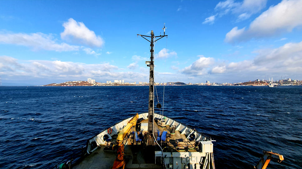Вид с судна на Владивосток, где проводятся исследования по карбоновому полигону