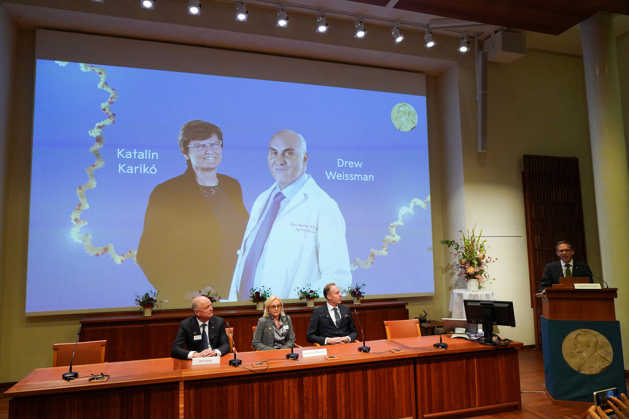 Томас Перлманн, секретарь Нобелевского комитета Каролинского института и Нобелевской ассамблеи, во время объявления Каталин Карико и Дрю Вайсмана лауреатами Нобелевской премии по медицине. Стокгольм, Швеция, 2 октября 2023 года