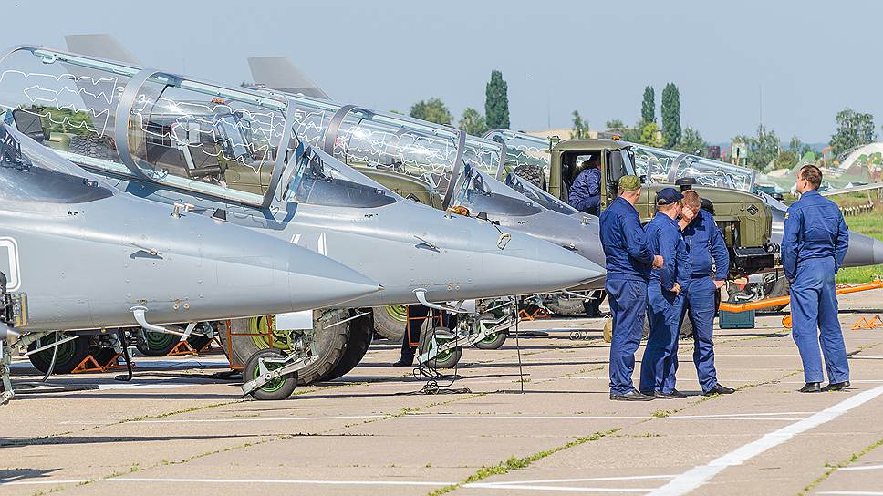 Авиационный техник. Военный Авиатехник. Военный авиационный техник. Техник самолета ВВС. Техники ВВС России.