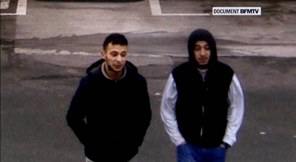 Подозреваемый в организации терактов в Париже Салах Абдеслам (слева)