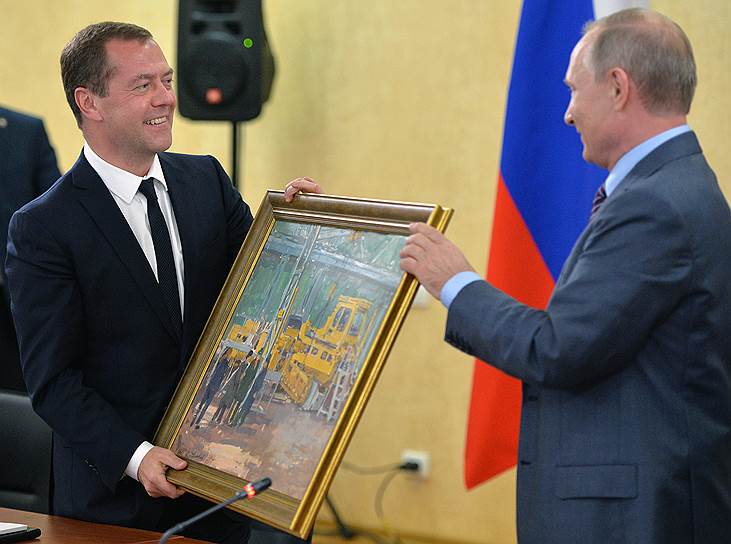 Премьер-министр Дмитрий Медведев и президент Владимир Путин