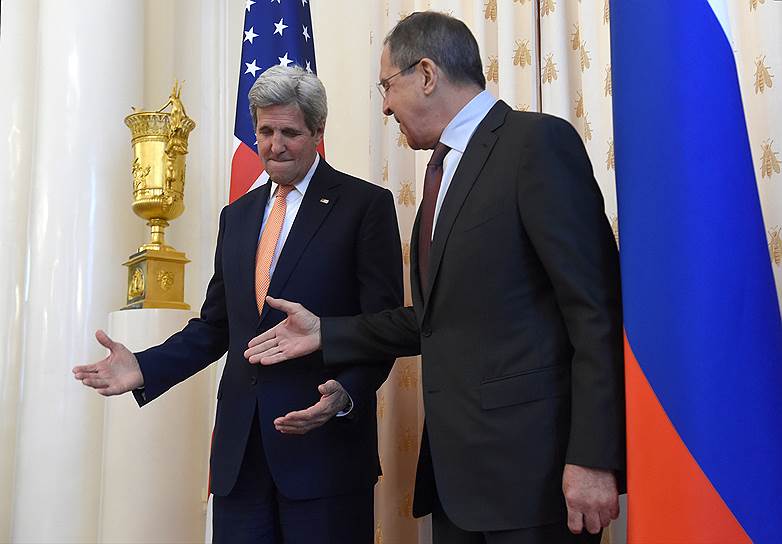 Государственный секретарь США Джон Керри (слева) и министр иностранных дел России Сергей Лавров (справа)