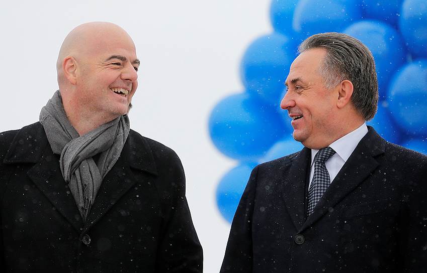 Президент FIFA Джанни Инфантино (слева) и вице-премьер России Виталий Мутко (справа)