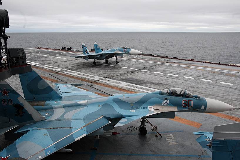 Истребители Су-33 на борту авианесущего крейсера &quot;Адмирал Кузнецов&quot;