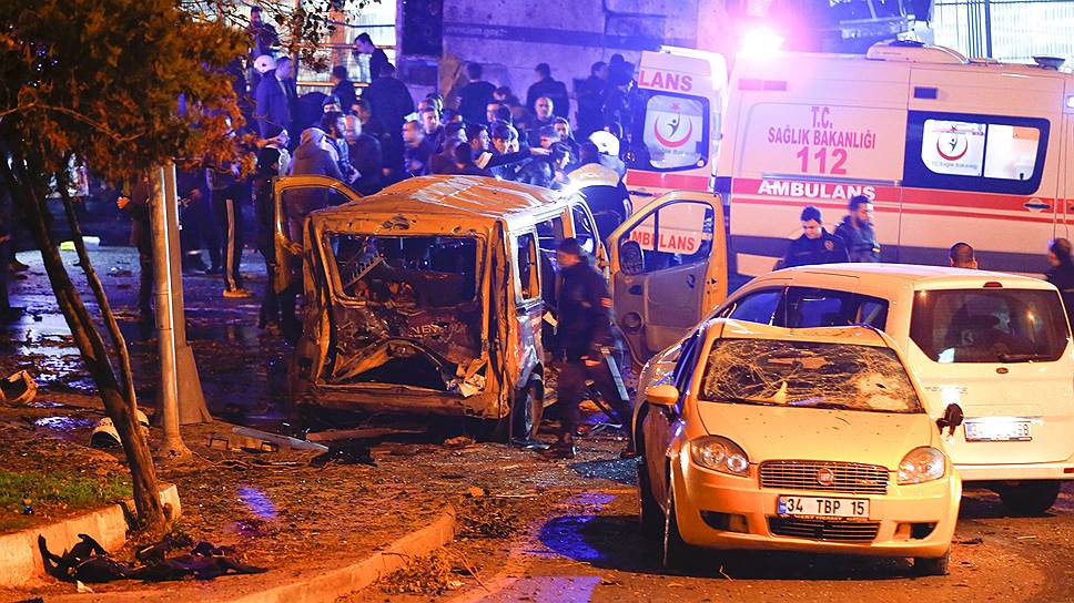 Последствия двойного взрыва в центре Стамбула