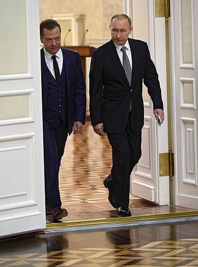 Премьер-министр Дмитрий Медведев и президент Владимир Путин