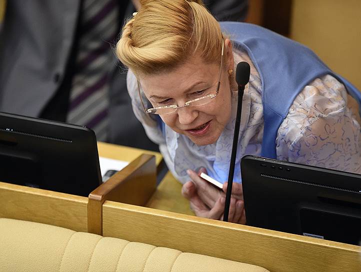 Сенатор от Омской области Елена Мизулина 