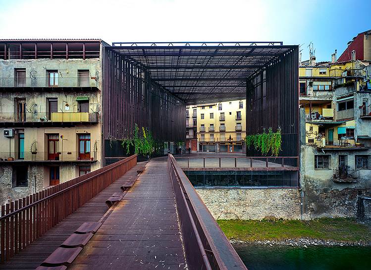 La Lira Theater Public Open Space, Риполь, Жирона, Испания