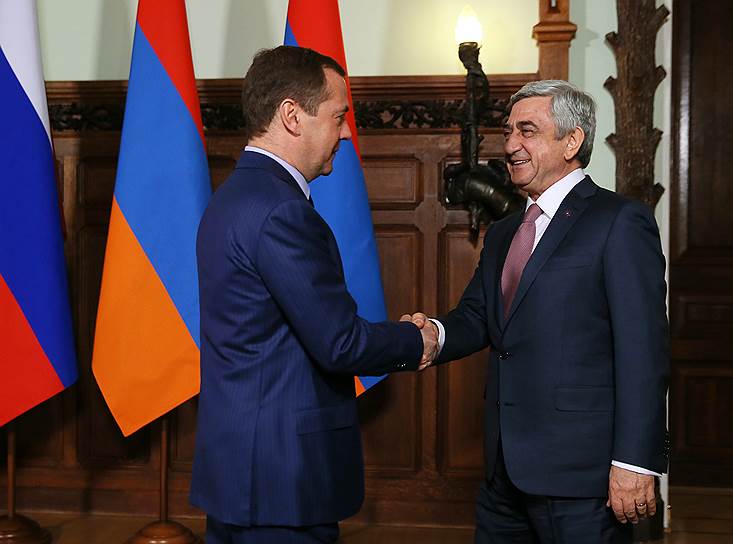 Премьер-министр России Дмитрий Медведев и президент Армении Серж Саргсян