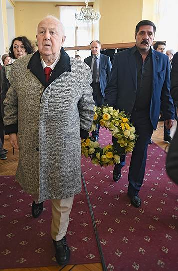 Президент Российской академии художеств Зураб Церетели (слева)
