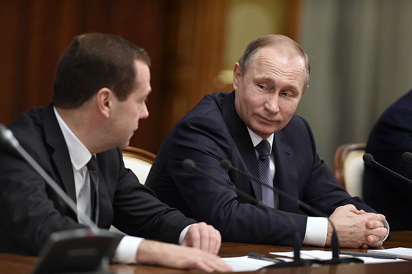 Председатель правительства России Дмитрий Медведев и президент России Владимир Путин