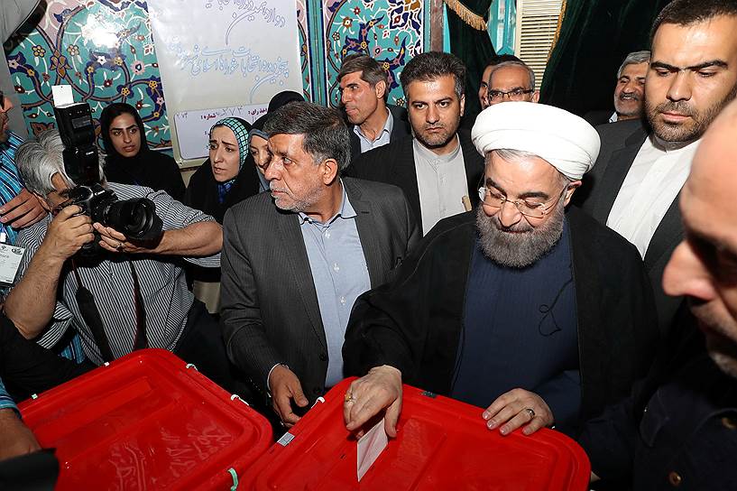Президент Ирана Хасан Роухани (справа)