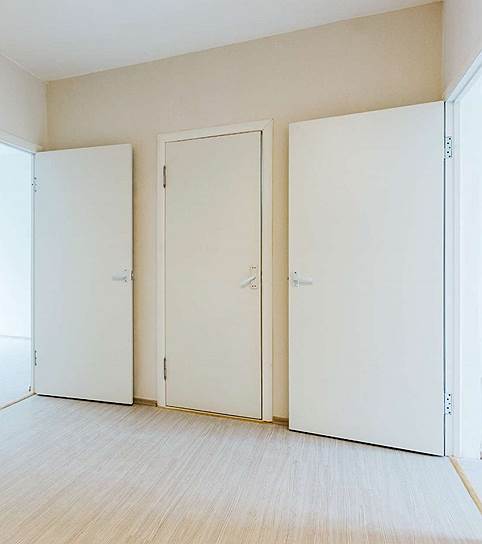 «Просторные коридоры со светлой отделкой формируют уютное пространство в квартире. Современный ремонт выполнен &quot;под ключ&quot;»