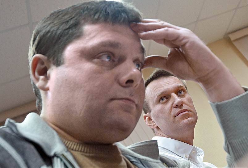 Бывший директор &quot;Вятской лесной компании&quot; Петр Офицеров и политик, глава &quot;Фонда борьбы с коррупцией&quot; Алексей Навальный
