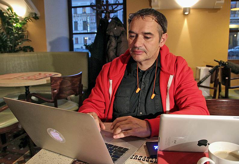 Антон Носик был одним из наиболее известных общественно-политических блогеров. В 2004 и 2005 годах он занимал первые места в конкурсе «Великолепная двадцатка Рунета»