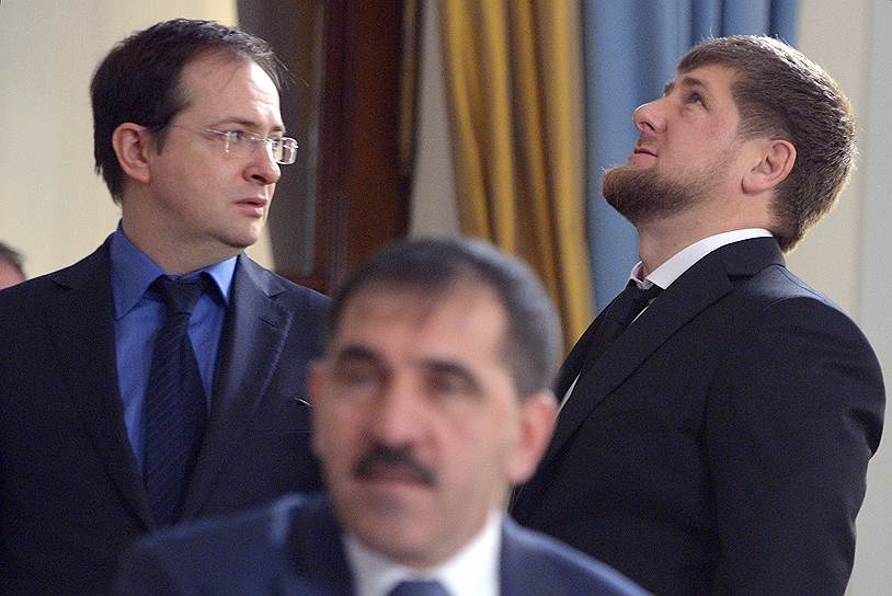 Министр культуры России Владимир Мединский (слева) и глава Чеченской Республики Рамзан Кадыров (справа)